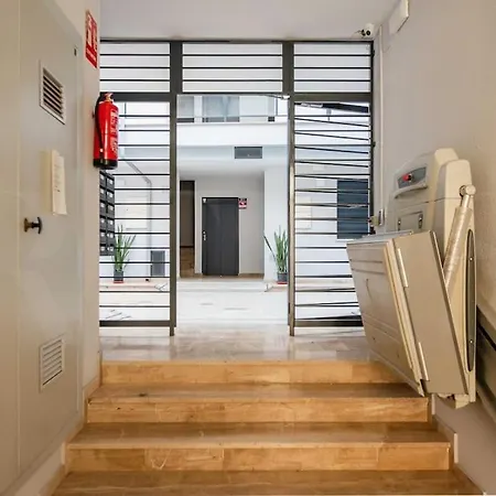 Contemporary Minimalist By Rems 公寓