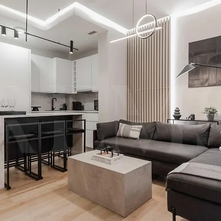 Contemporary Minimalist By Rems 公寓 *